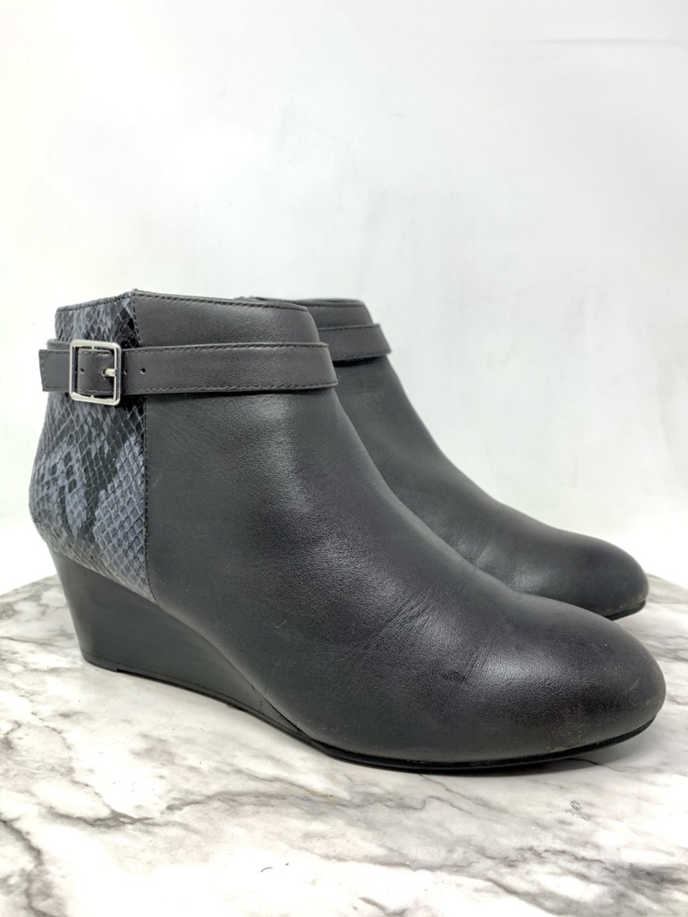 Vionic Shasta Gray Snake Print Leather Ankle Comfort Wedge Booties 7 Classic